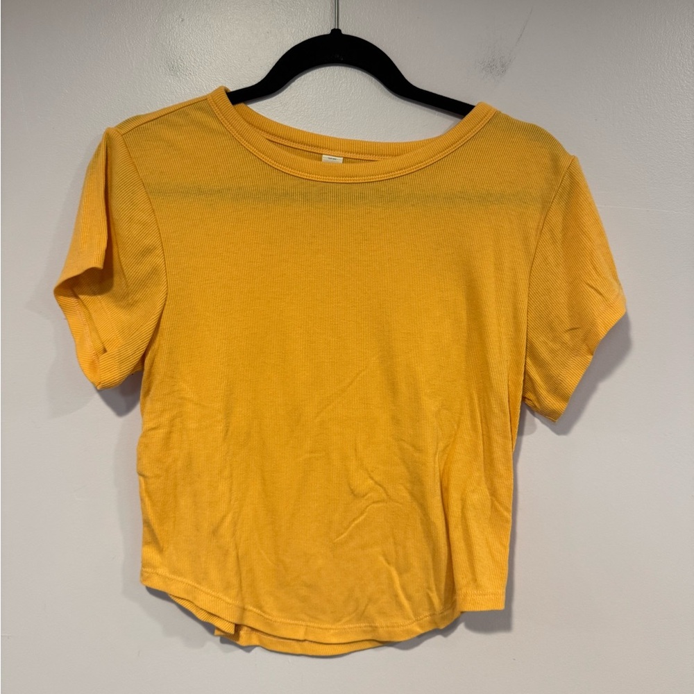 Orange‎ ribbed Old Navy curved hem crop top